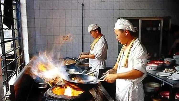 它甚至还在一次美子差点跌落悬崖时，用自己的机智救了美子一命。